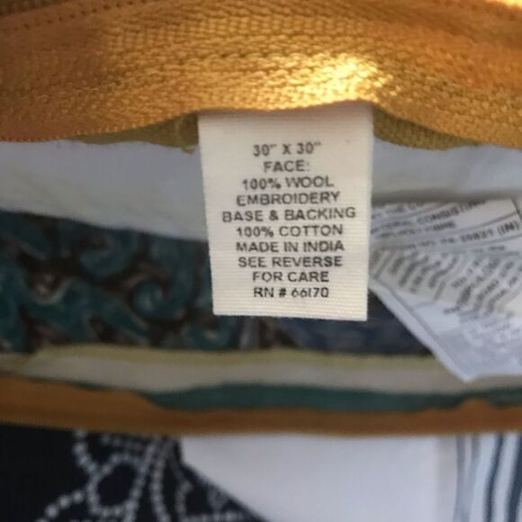 ANTHROPOLOGIE 100% Wool Embroidered pillow 30x30 - Picture 7 of 7